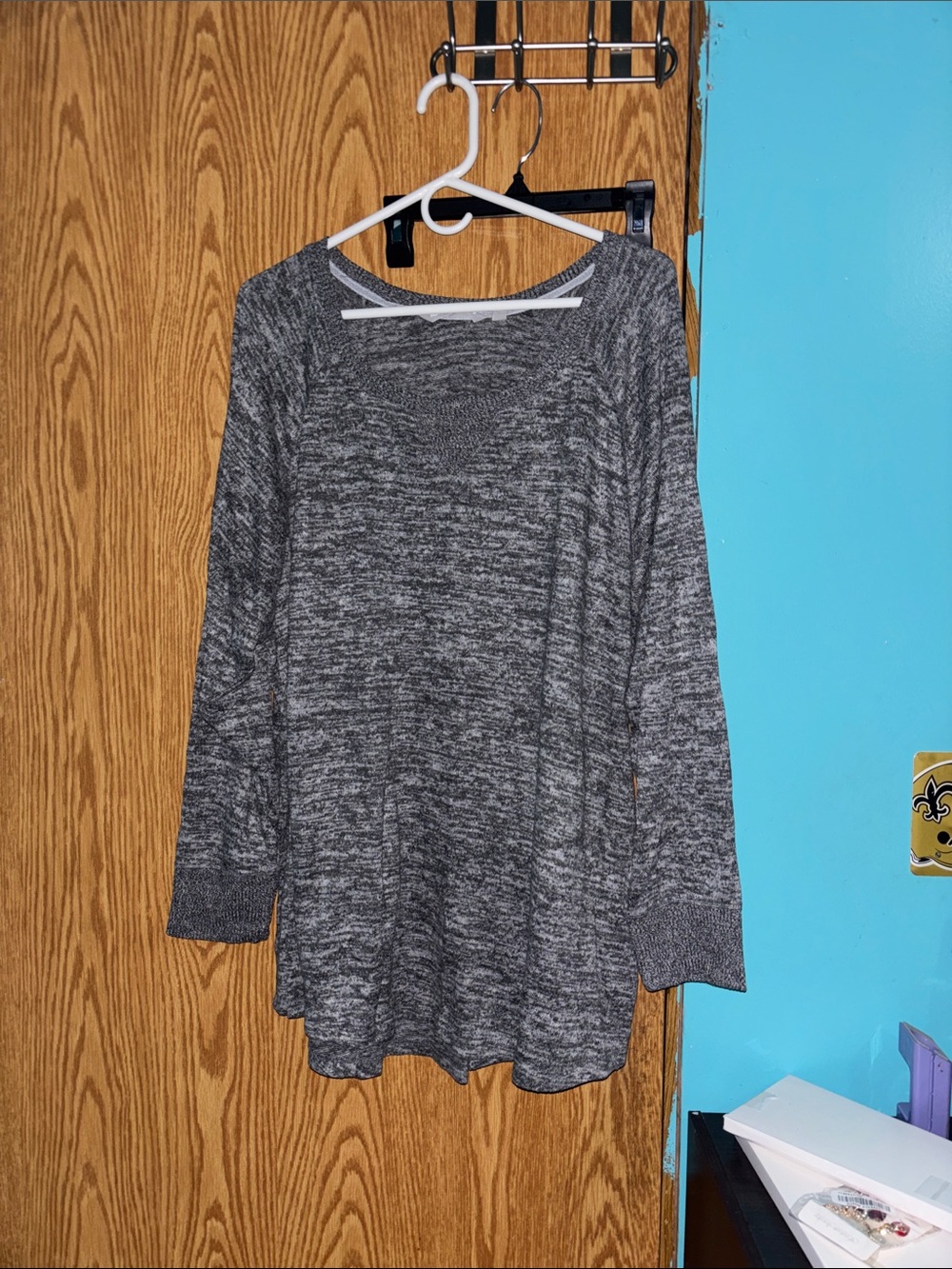 Women's Long Sleeve Heathered Gray Knit Tee